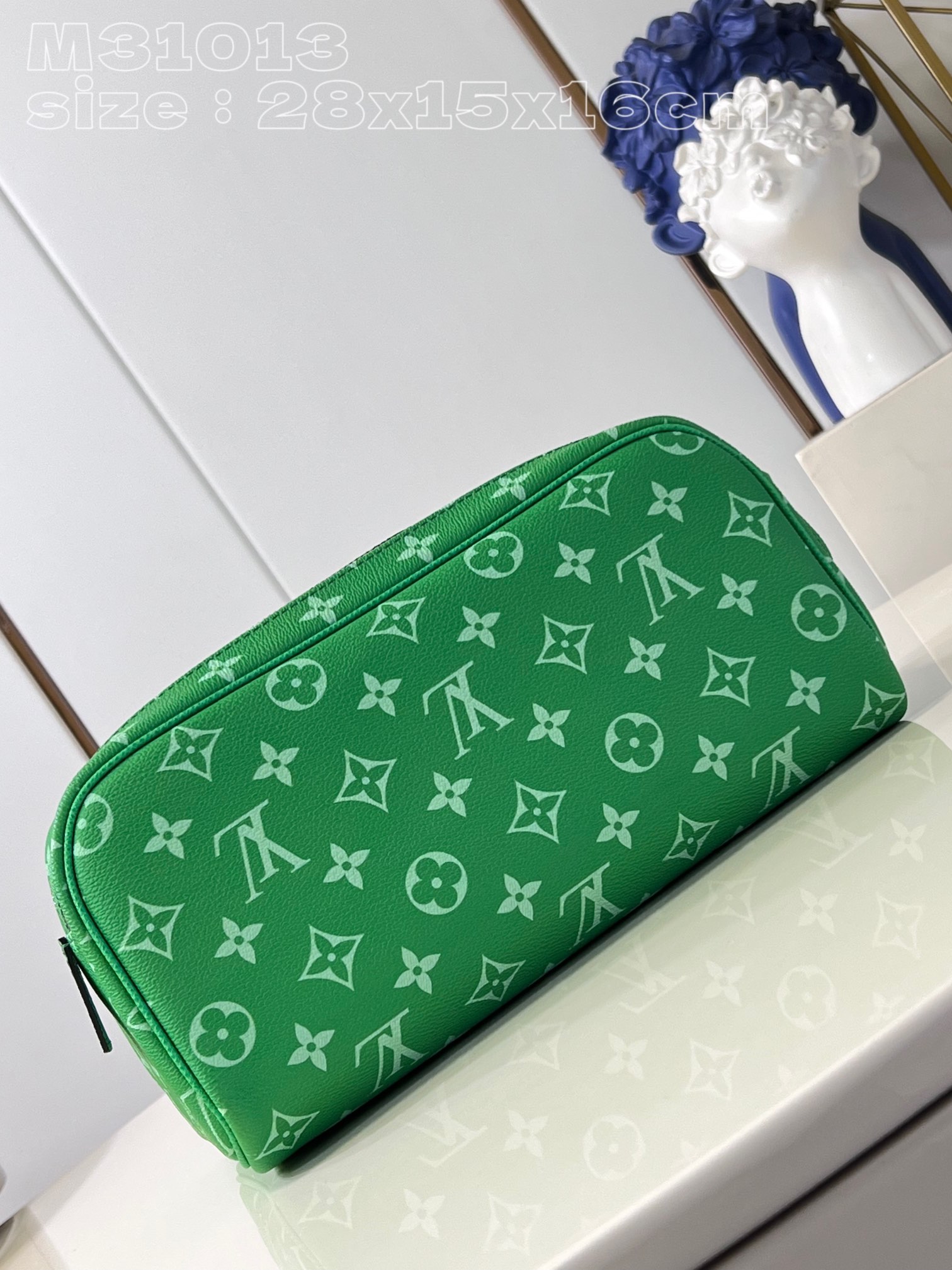 l**is V*t*n dopp kit