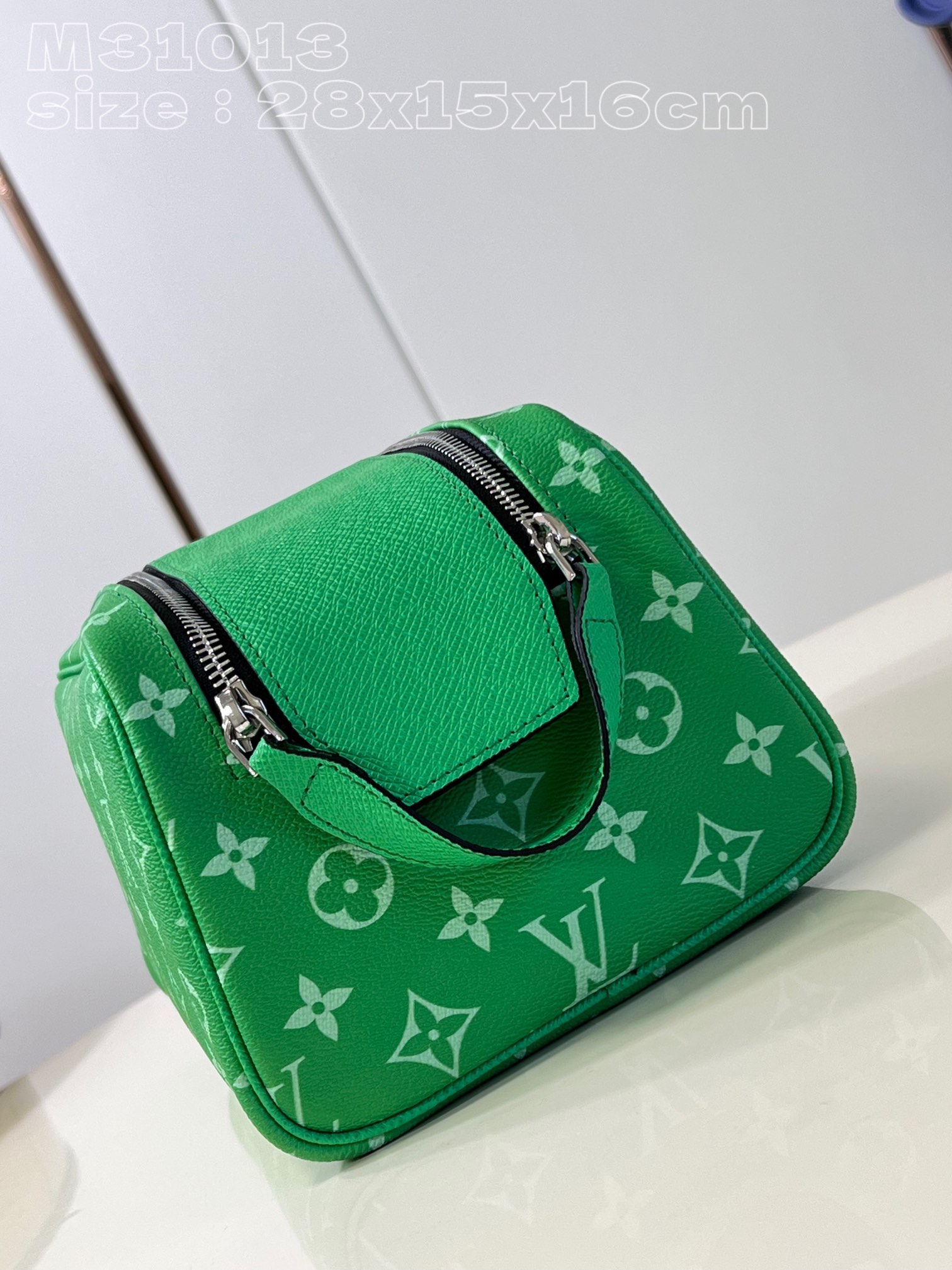 l**is V*t*n dopp kit