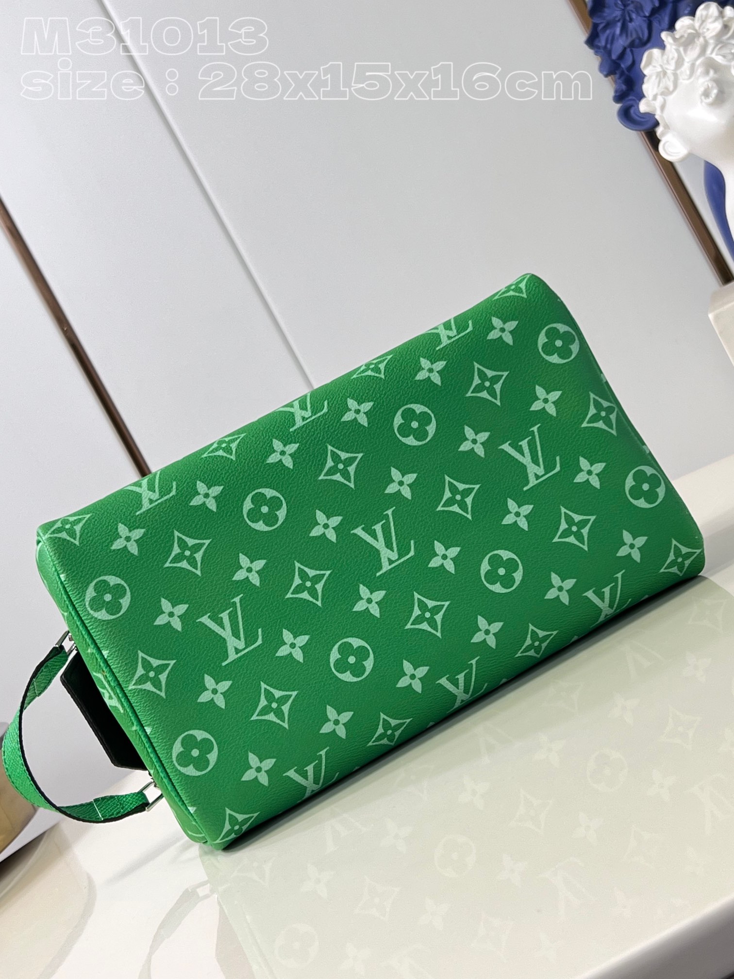 l**is V*t*n dopp kit