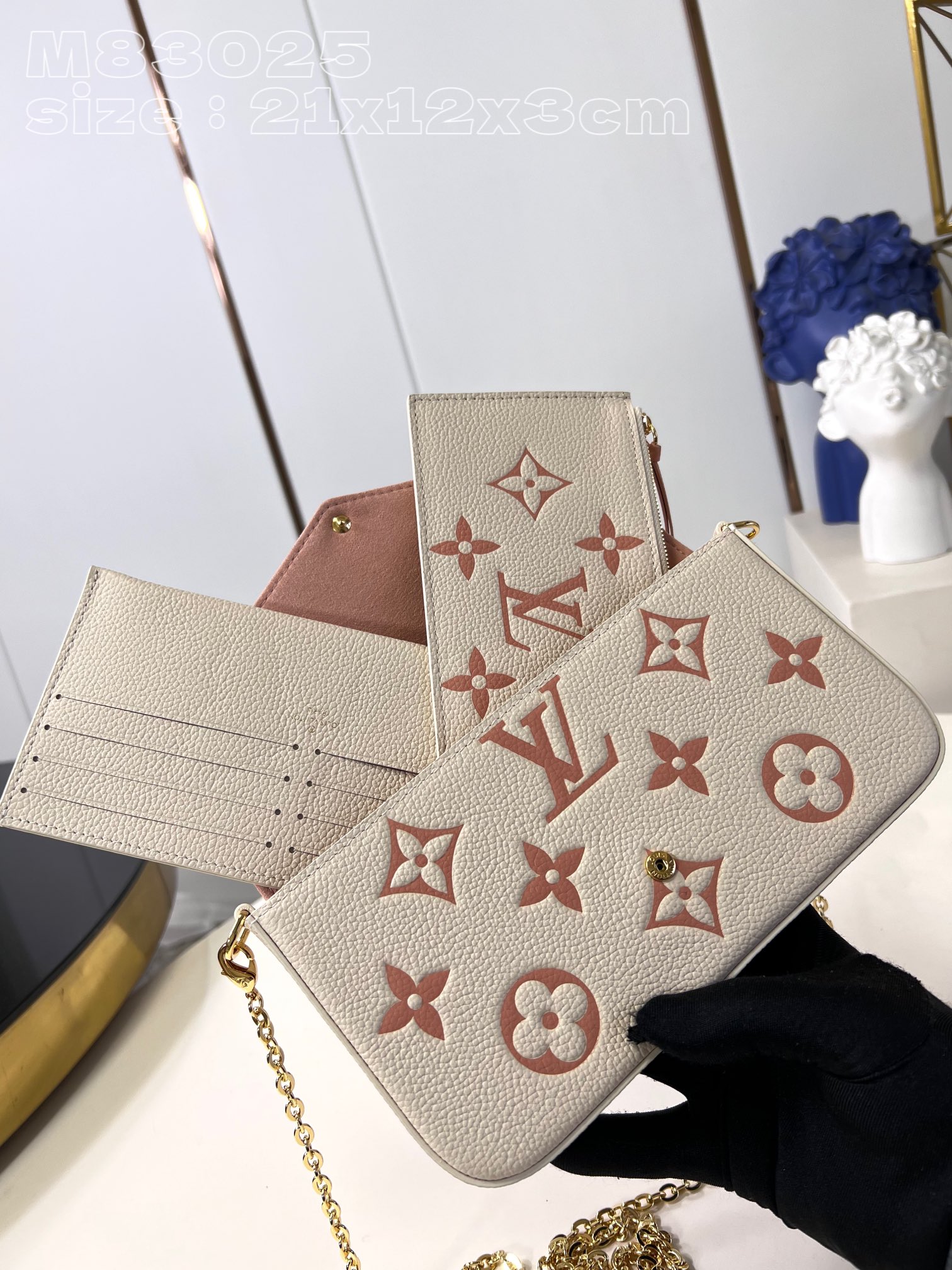 l**is V*t*n félicie pochette