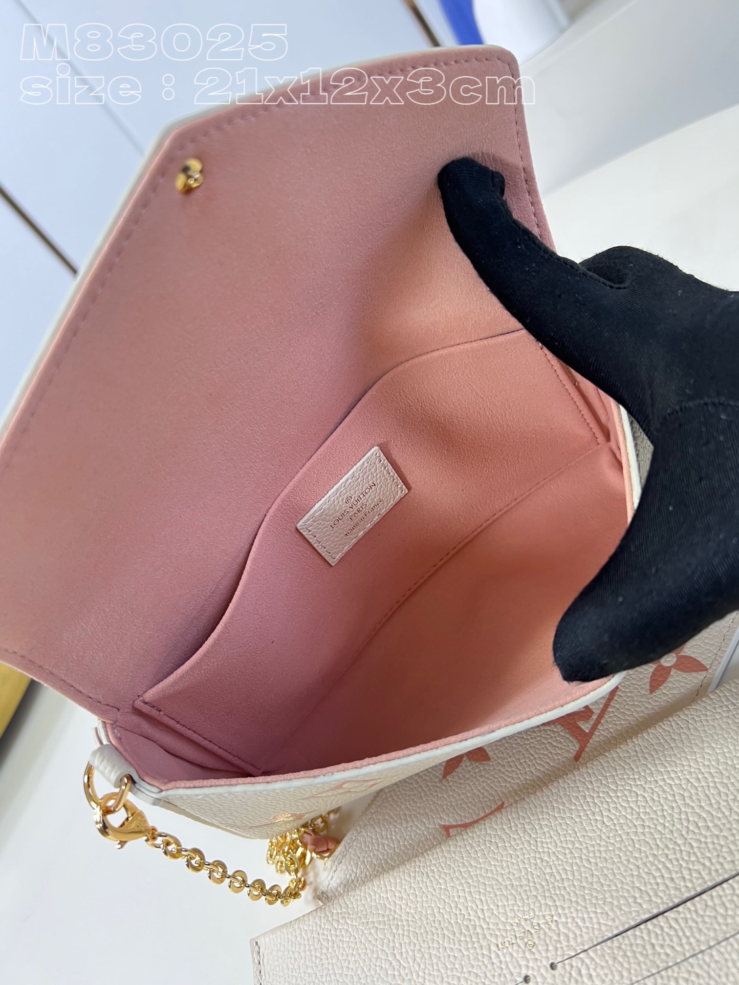 l**is V*t*n félicie pochette