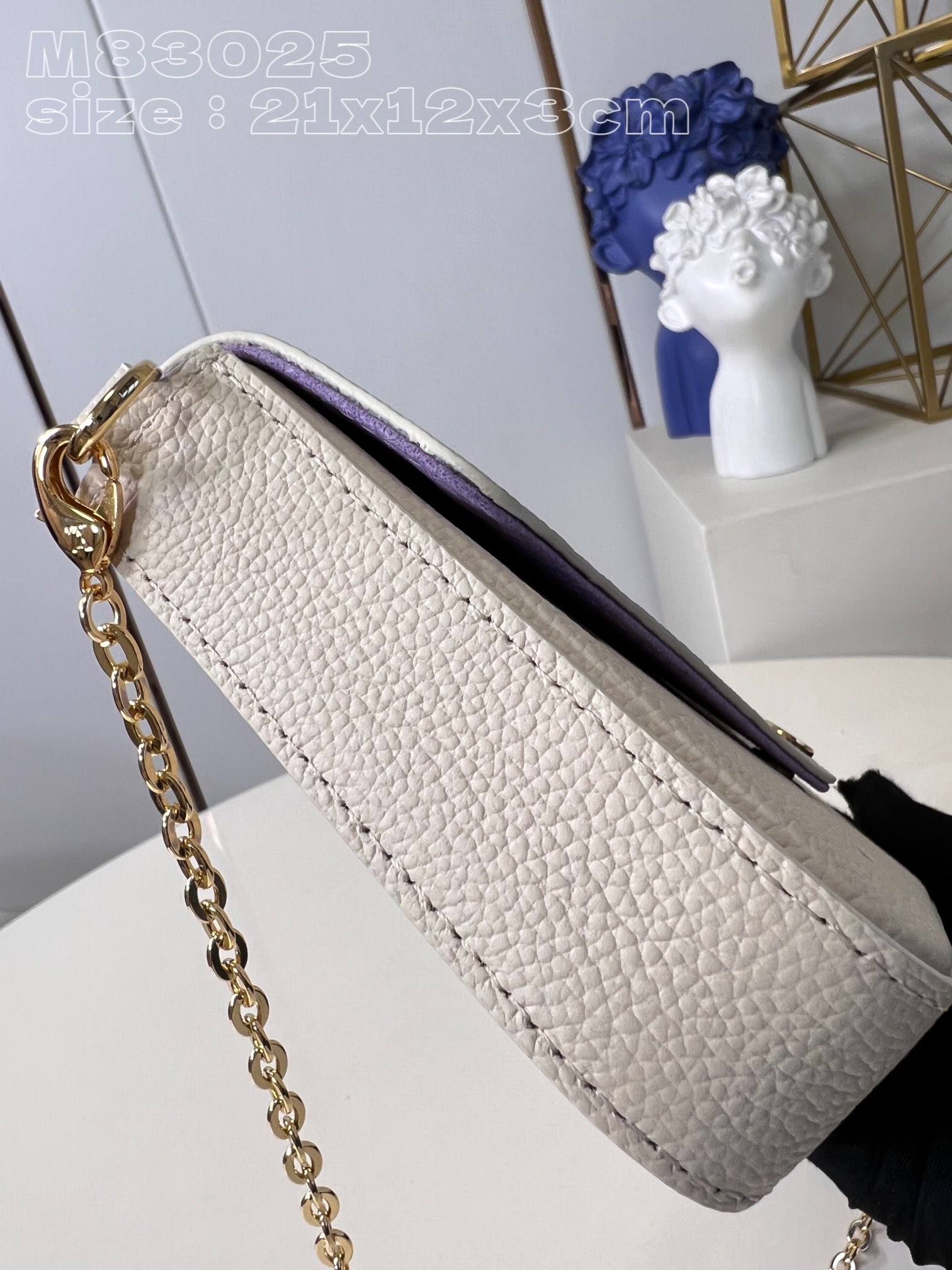 l**is V*t*n félicie pochette
