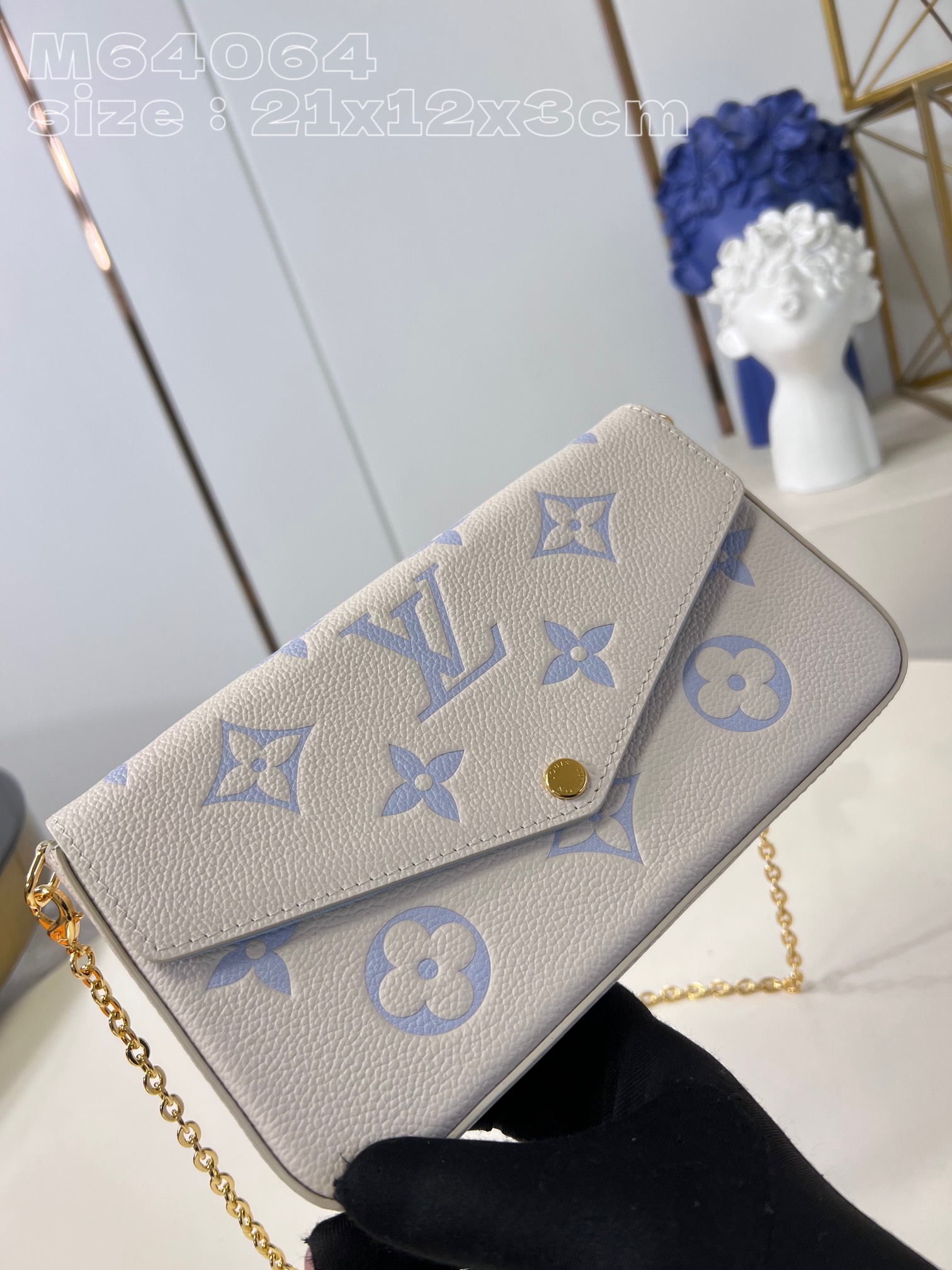 l**is V*t*n félicie pochette