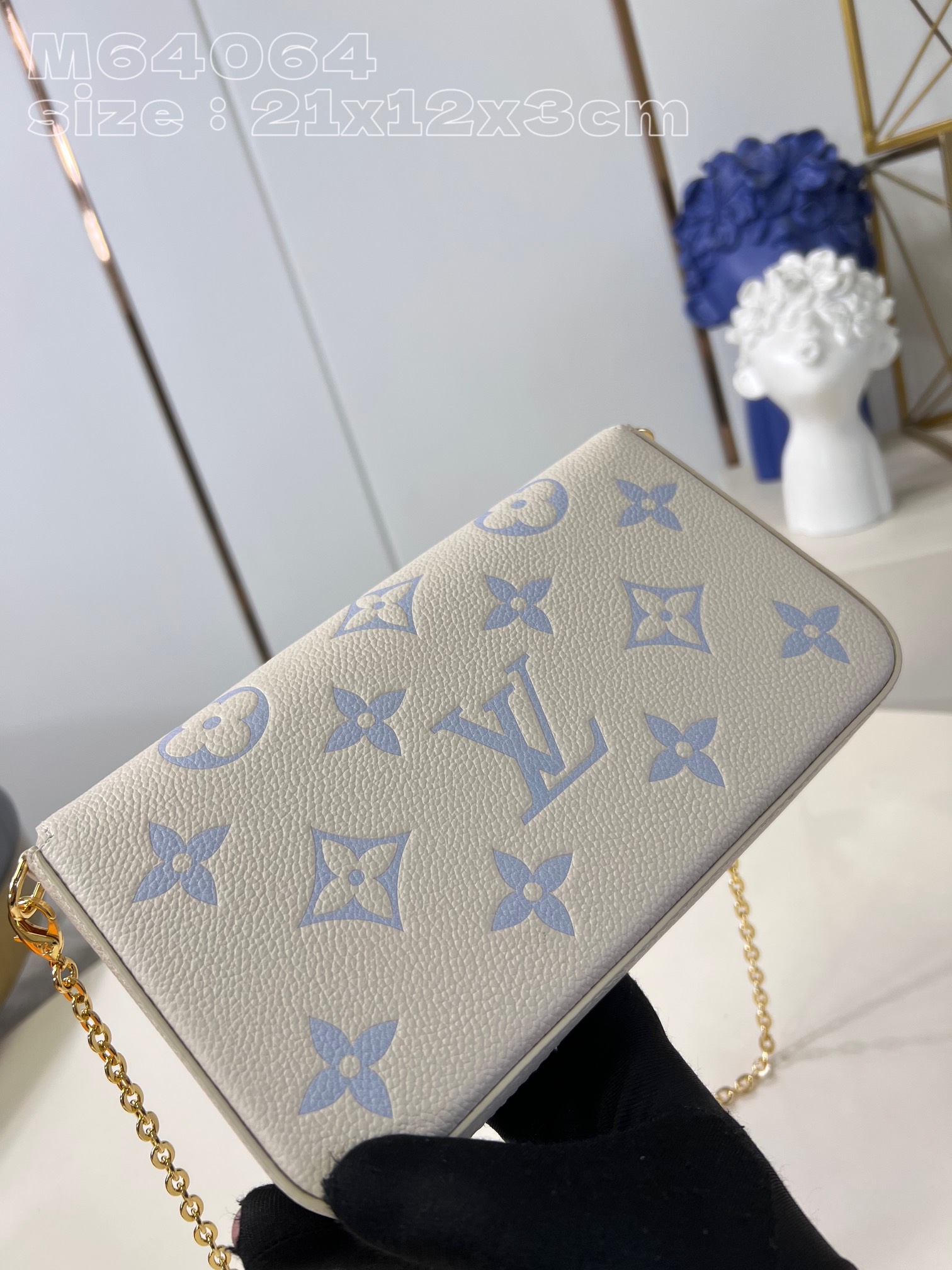 l**is V*t*n félicie pochette