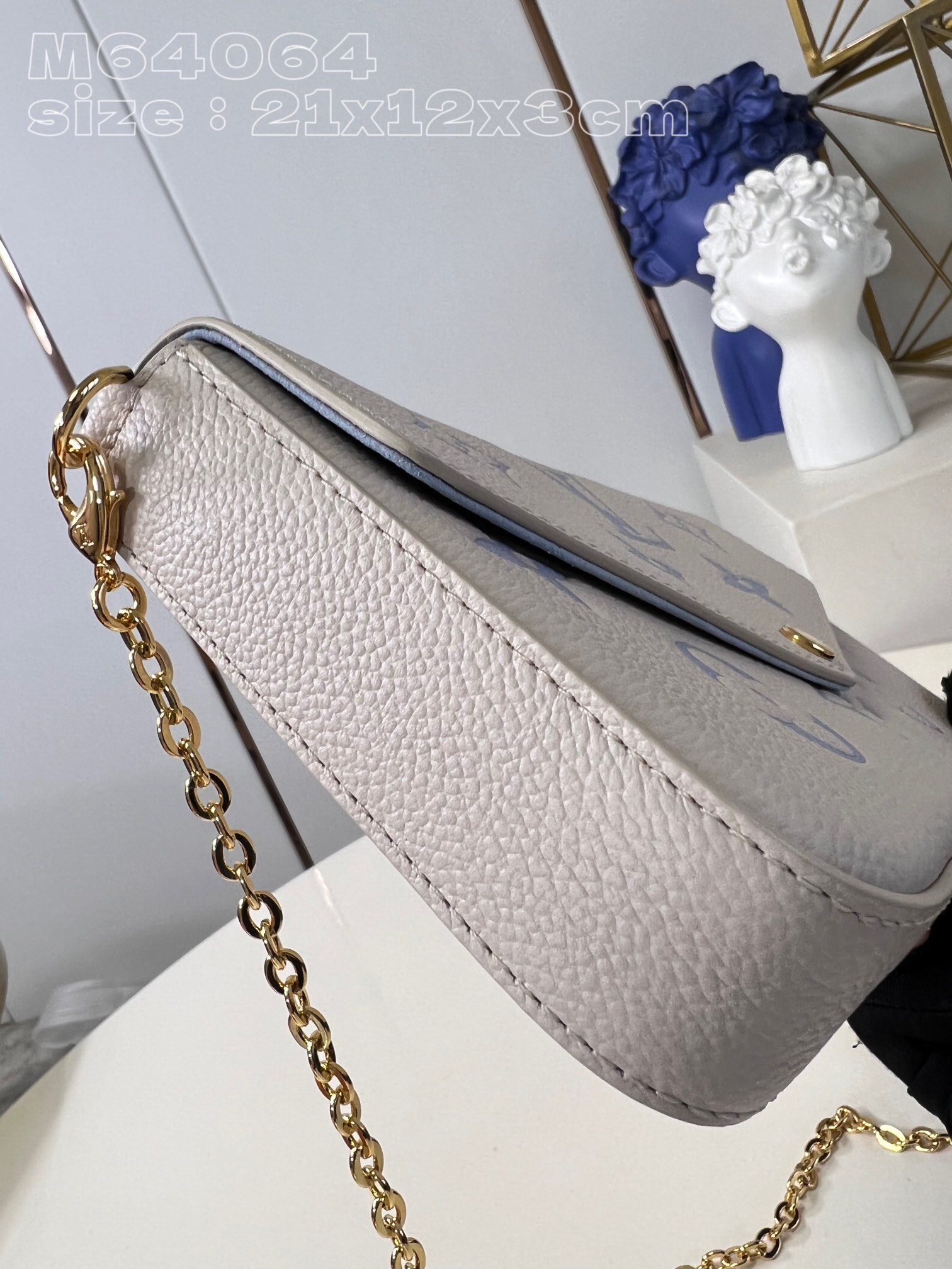l**is V*t*n félicie pochette