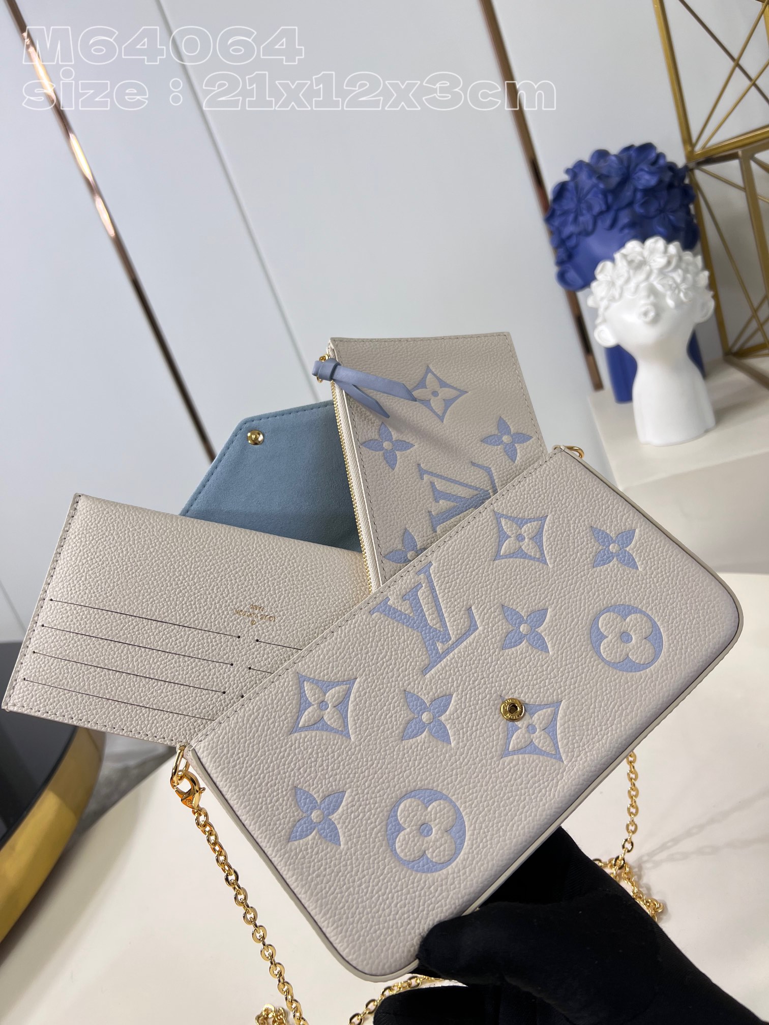 l**is V*t*n félicie pochette