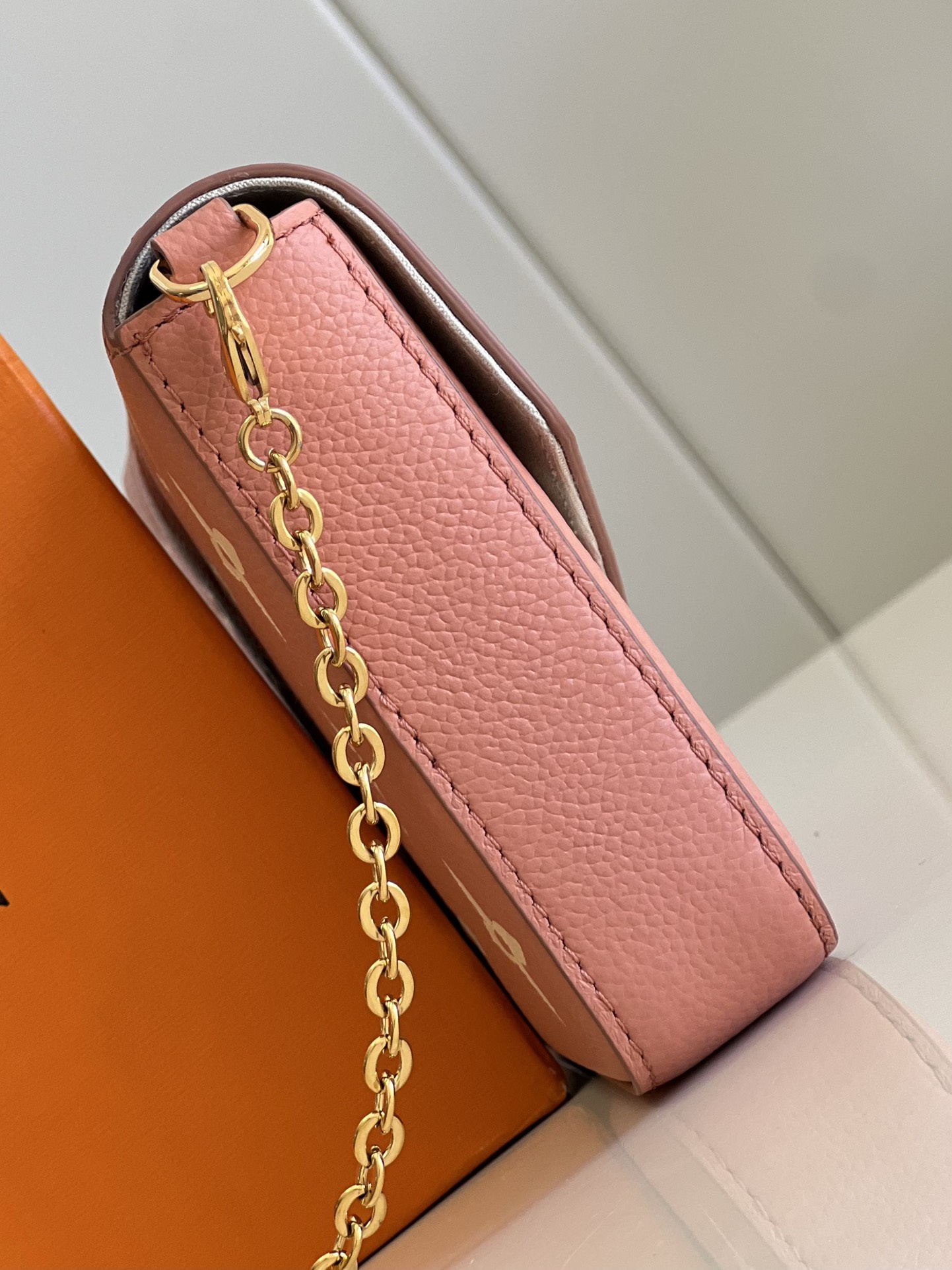 l**is V*t*n félicie pochette