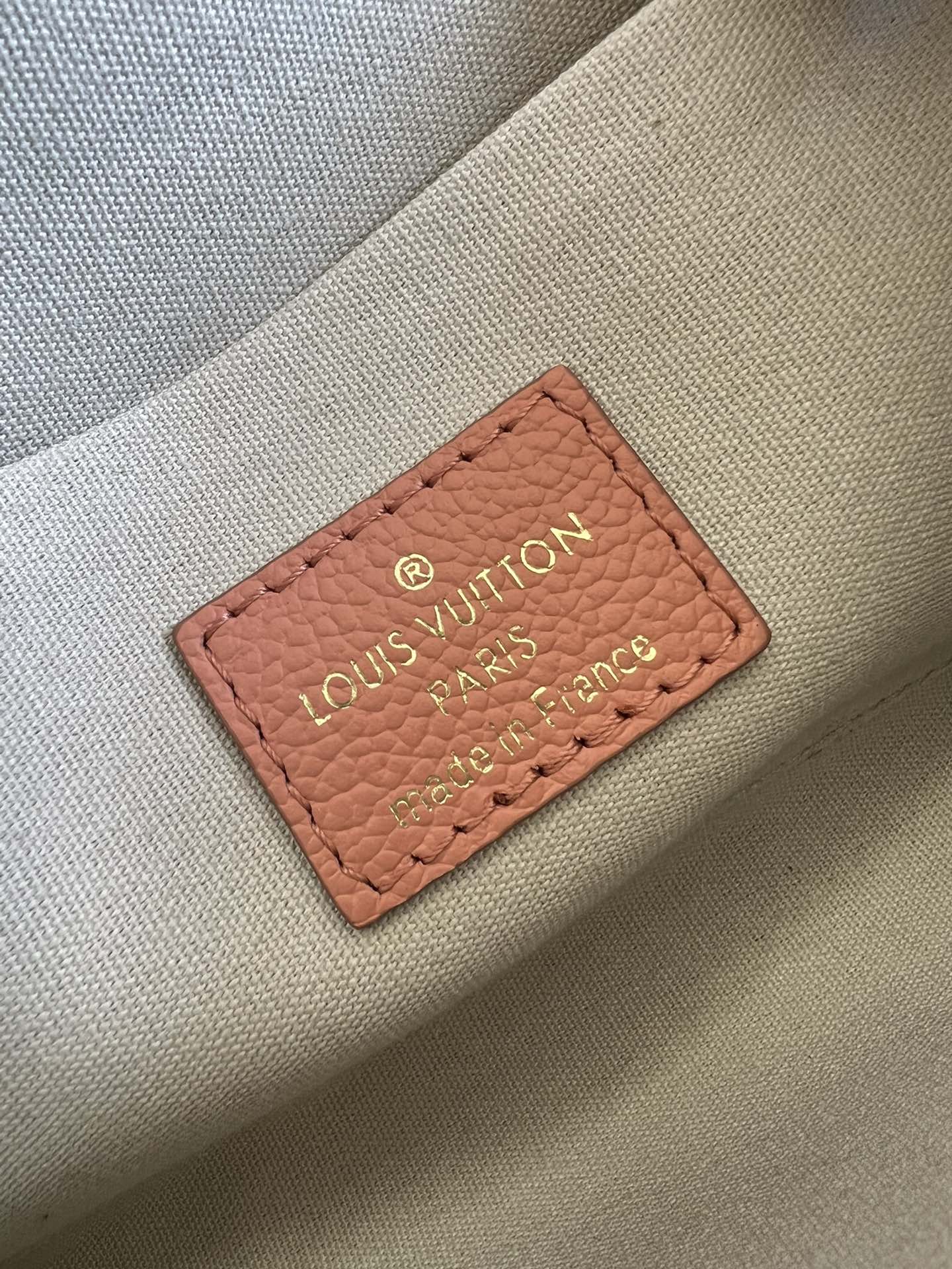 l**is V*t*n félicie pochette