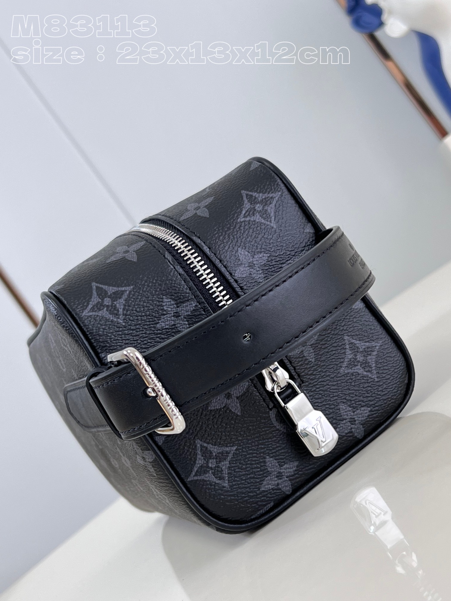 l**is V*t*n locker dopp kit