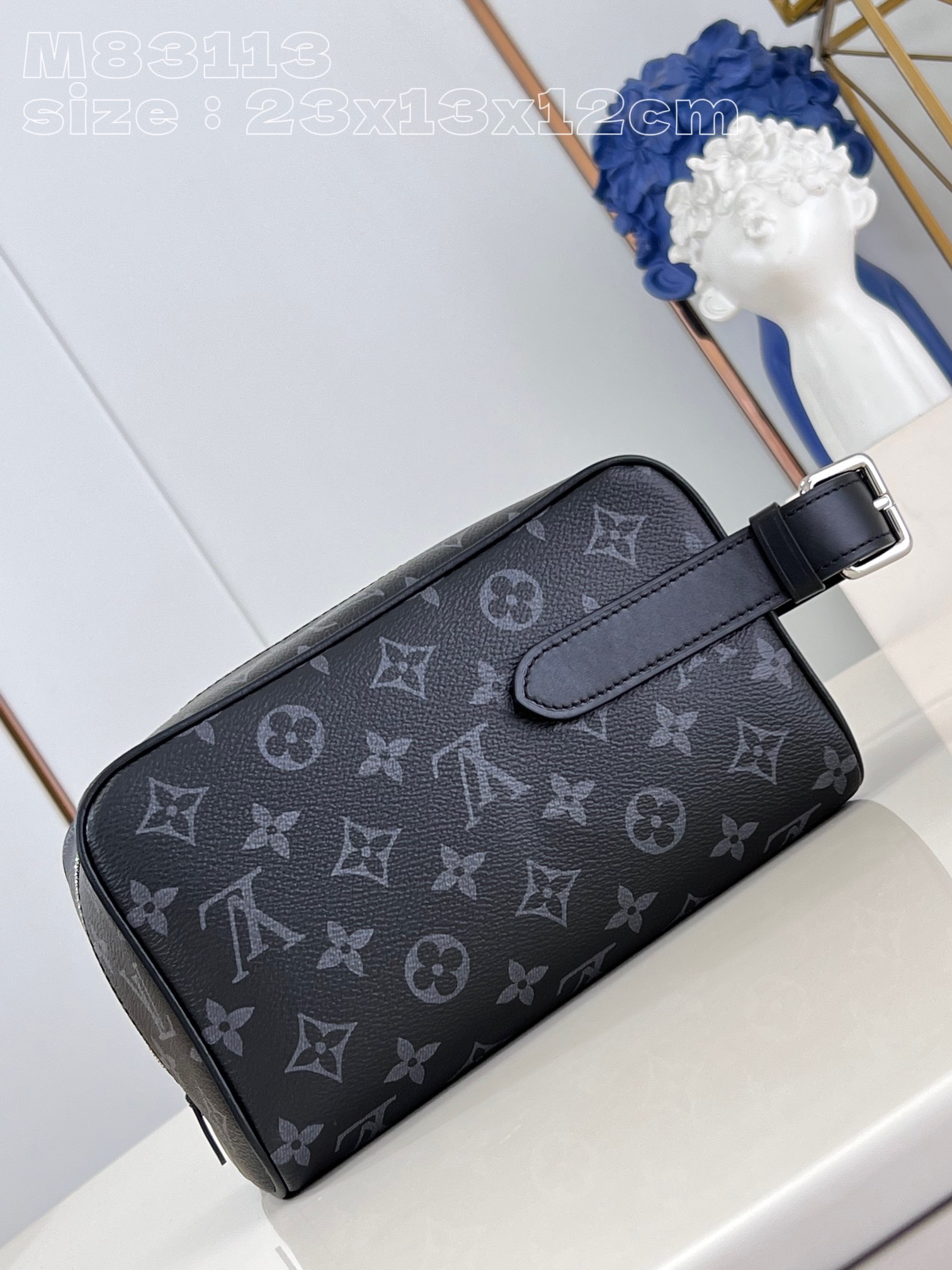 l**is V*t*n locker dopp kit