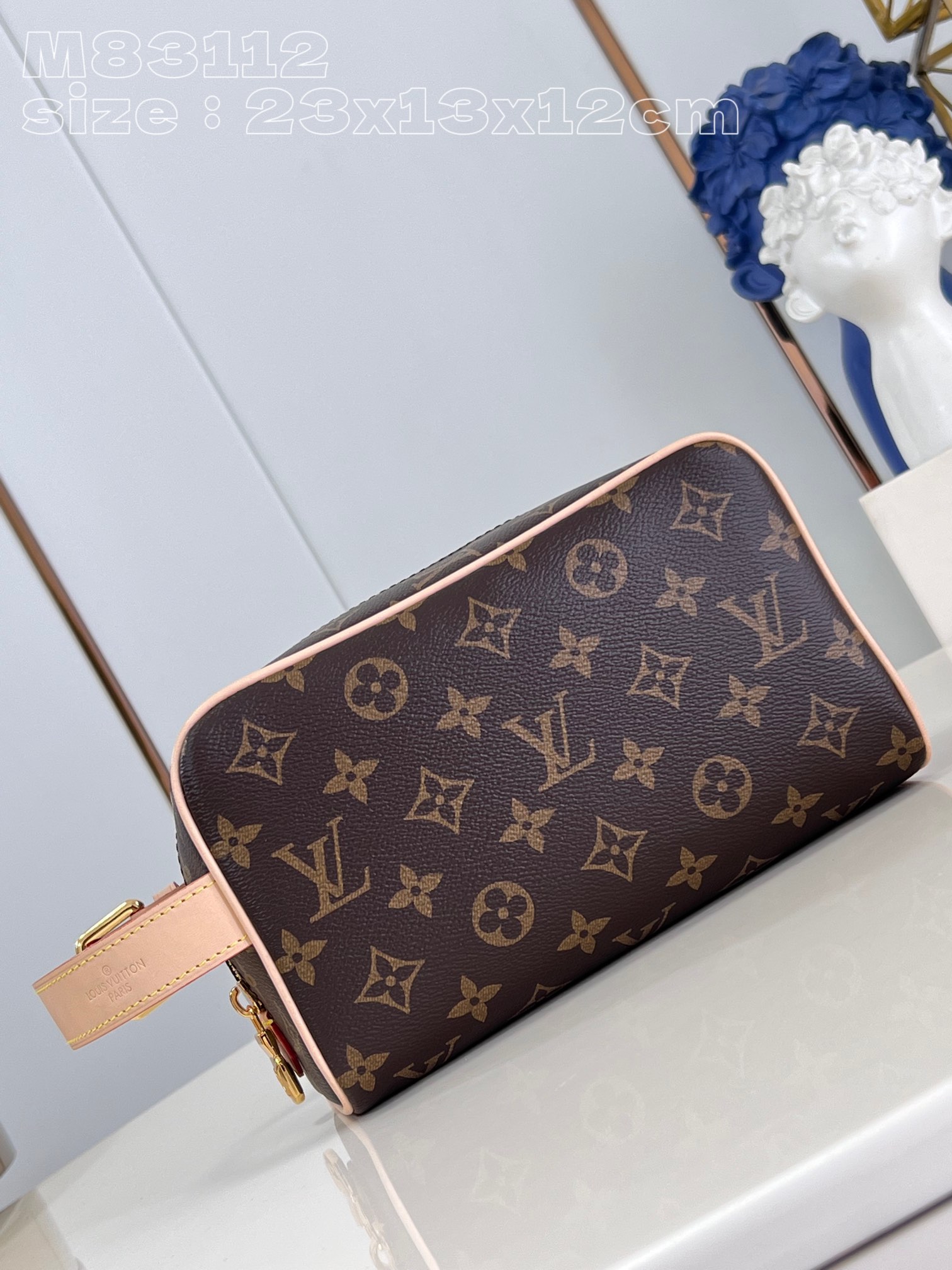 l**is V*t*n locker dopp kit