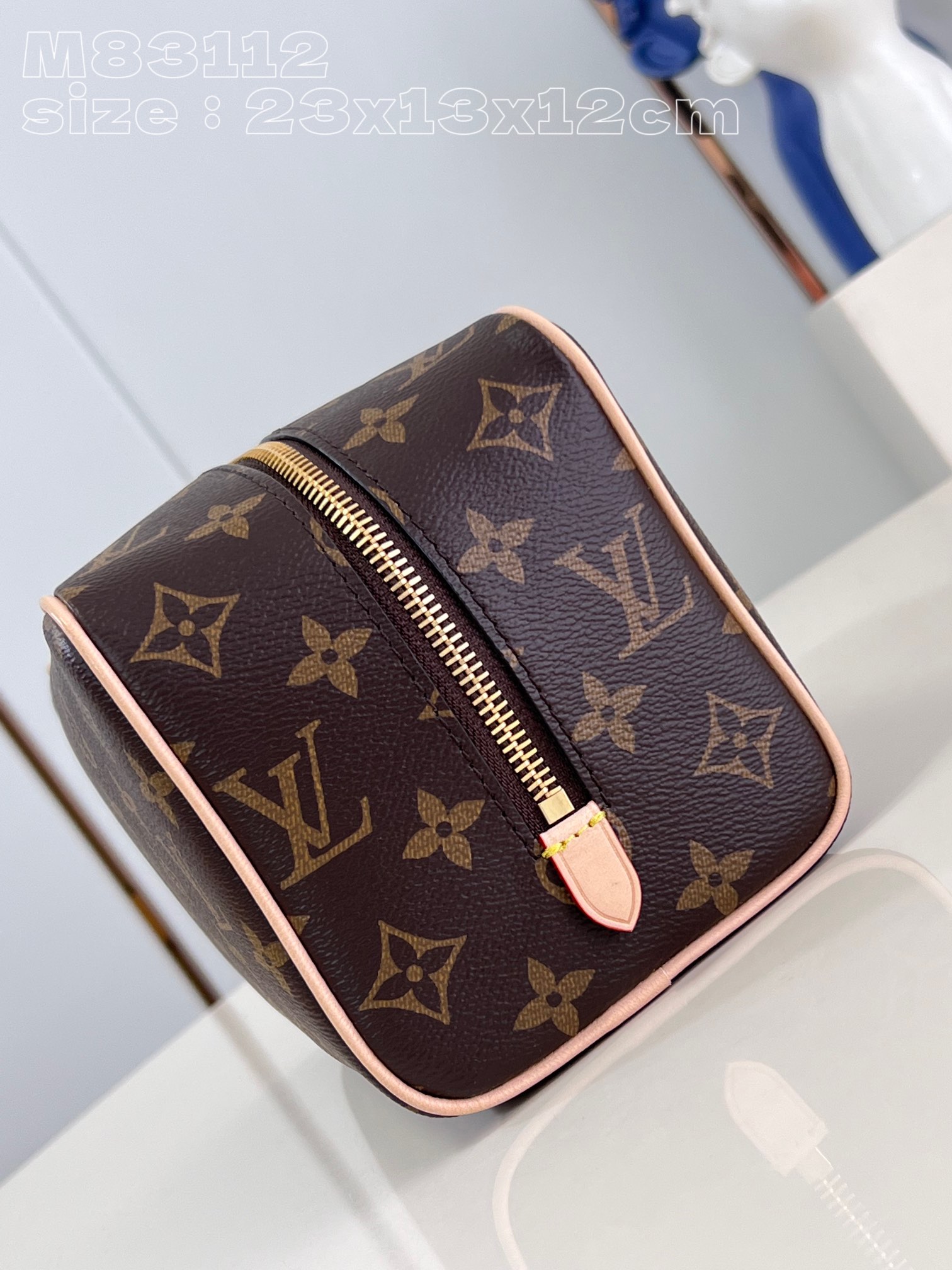 l**is V*t*n locker dopp kit