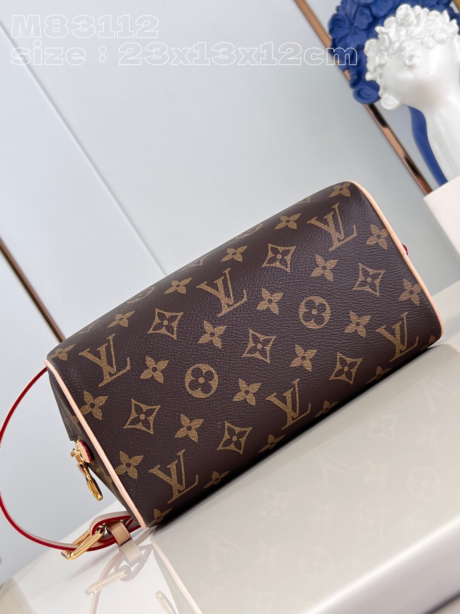 l**is V*t*n locker dopp kit