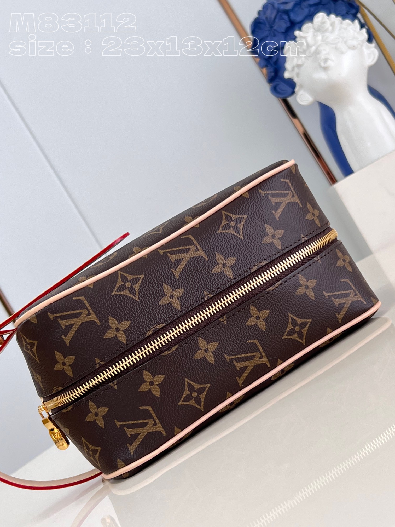 l**is V*t*n locker dopp kit