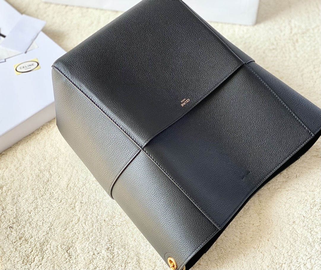 Ce**e sangle bucket bag