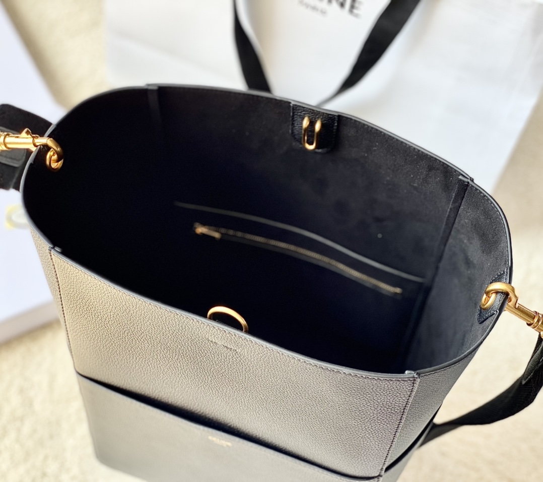 Ce**e sangle bucket bag