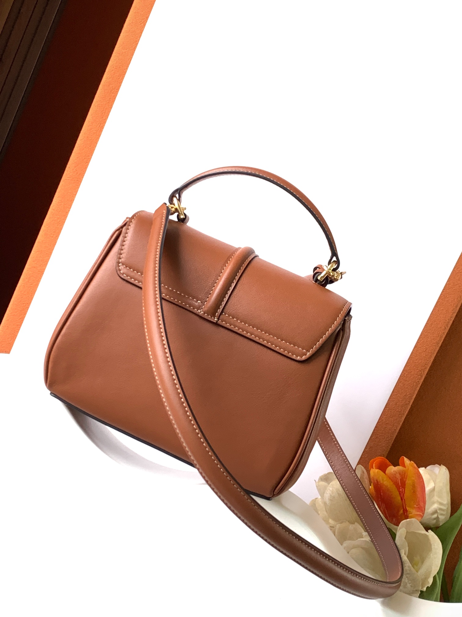 Ce**e mini 16 in satinated calfskin