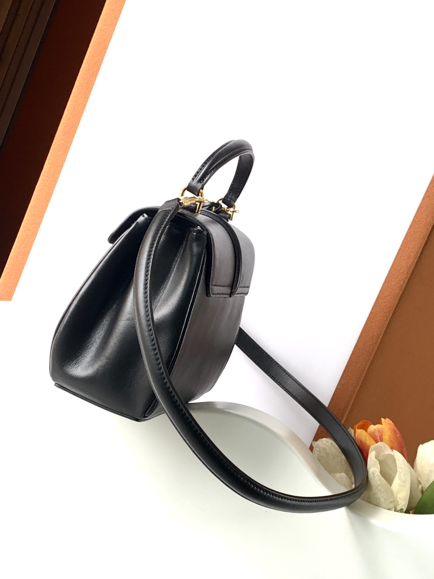 Ce**e mini 16 in satinated calfskin