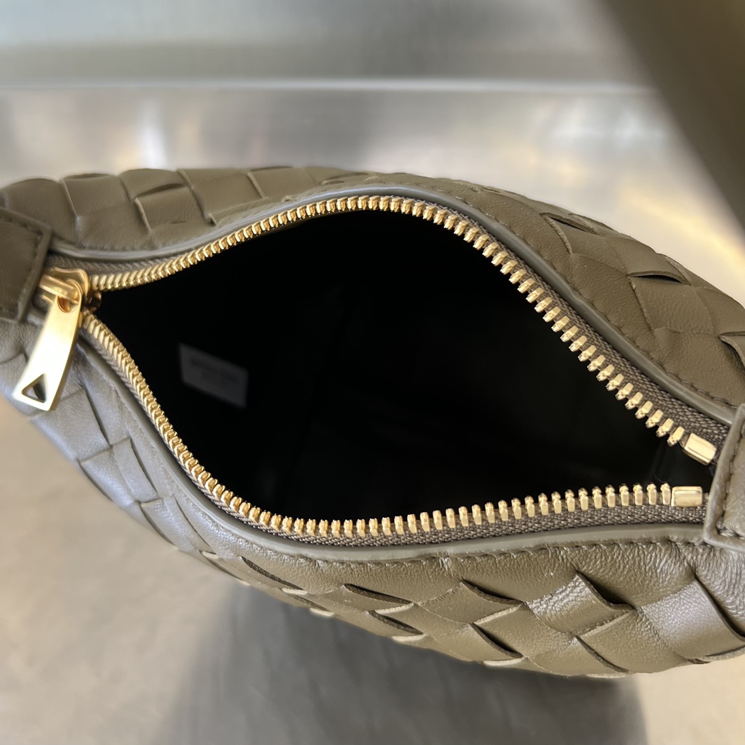 bottga Ve*ne*ta wallace bag