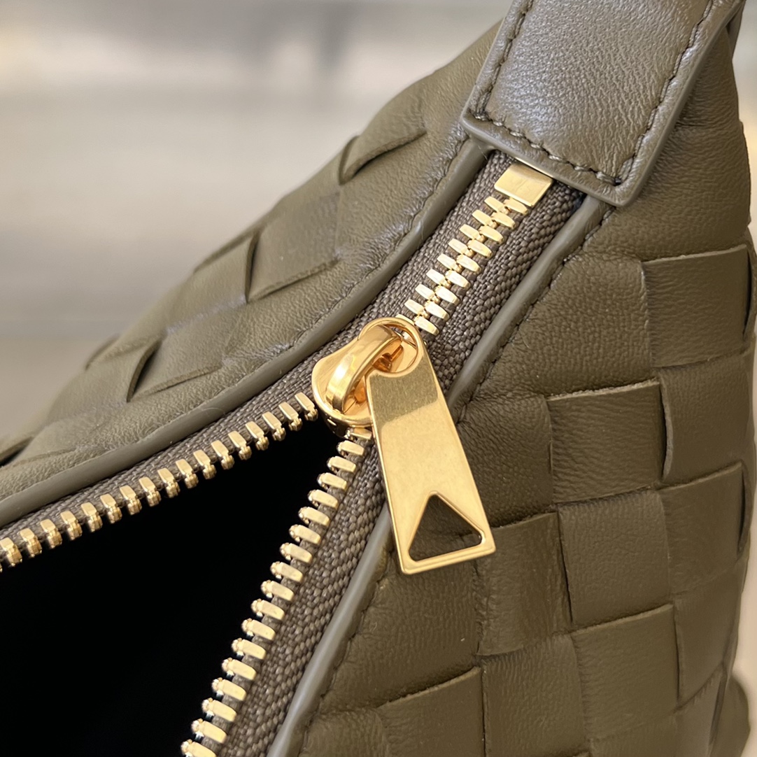 bottga Ve*ne*ta wallace bag