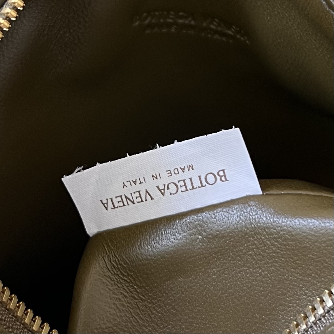 bottga Ve*ne*ta wallace bag