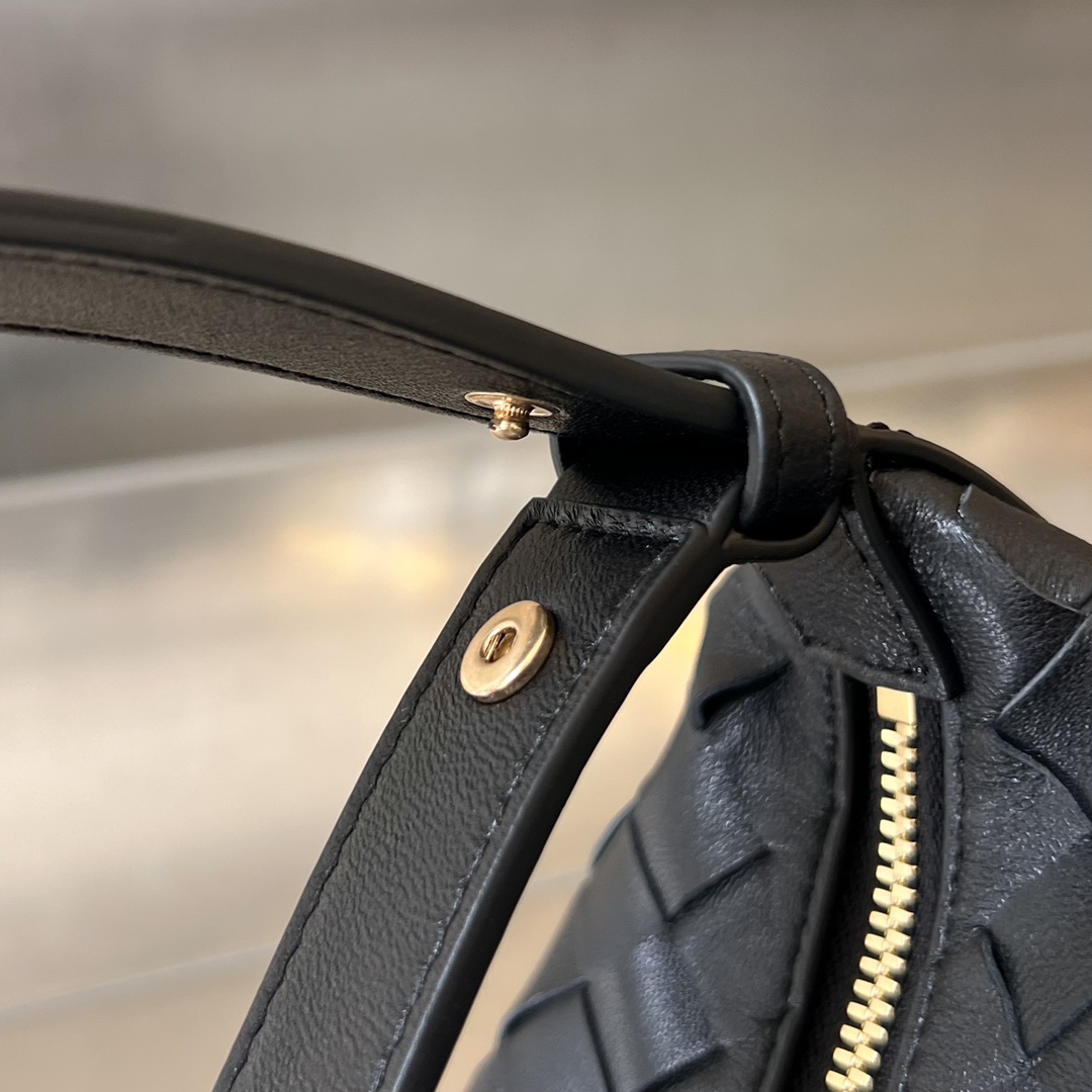 bottga Ve*ne*ta wallace bag