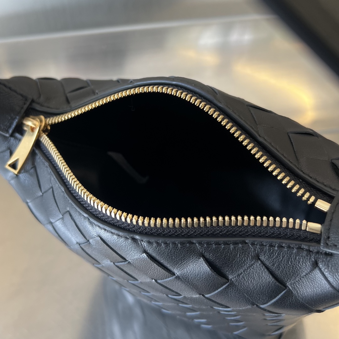 bottga Ve*ne*ta wallace bag