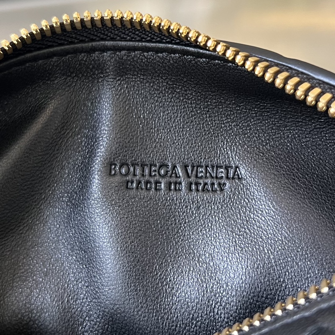 bottga Ve*ne*ta wallace bag