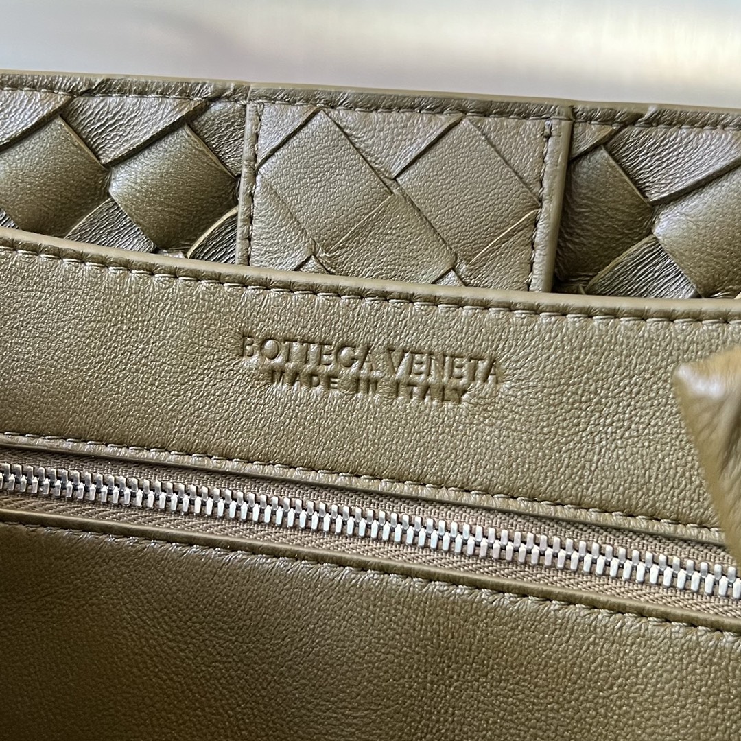 bo*te*ga Ve*ne*ta medium andiamo bag