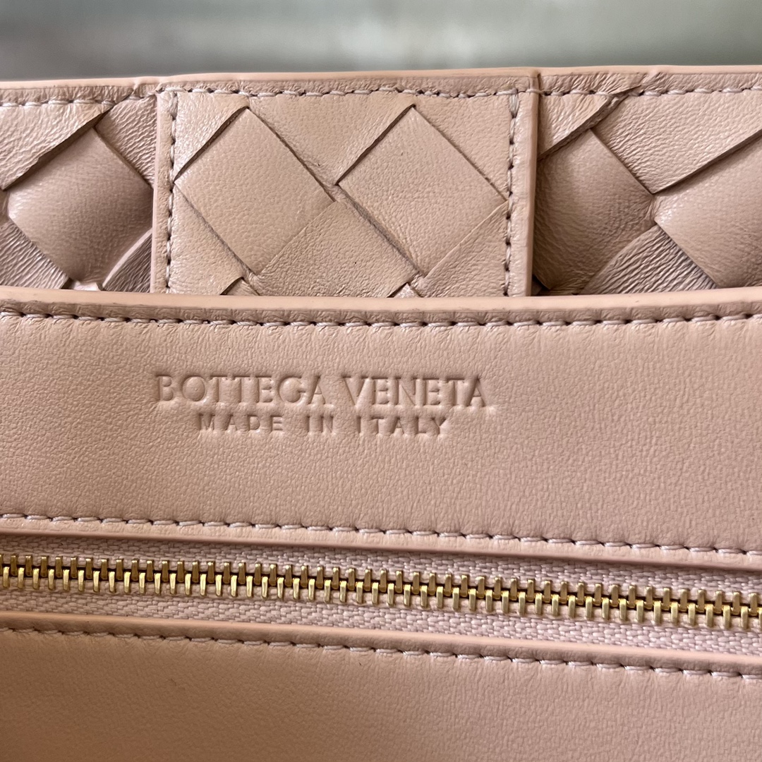 bo*te*ga Ve*ne*ta medium andiamo bag