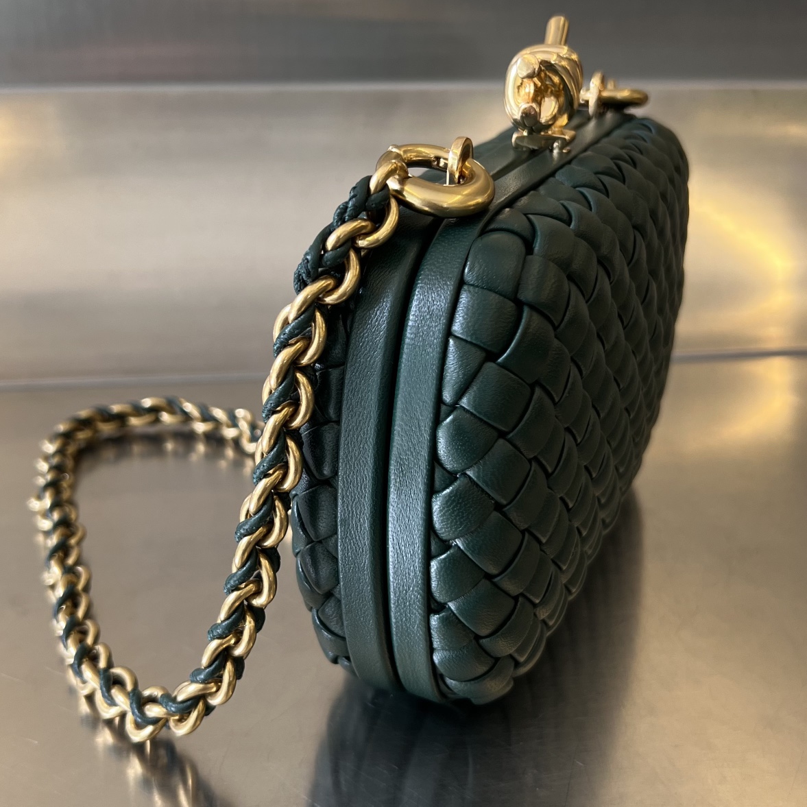 bo*te*ga Ve*ne*ta knot with chain