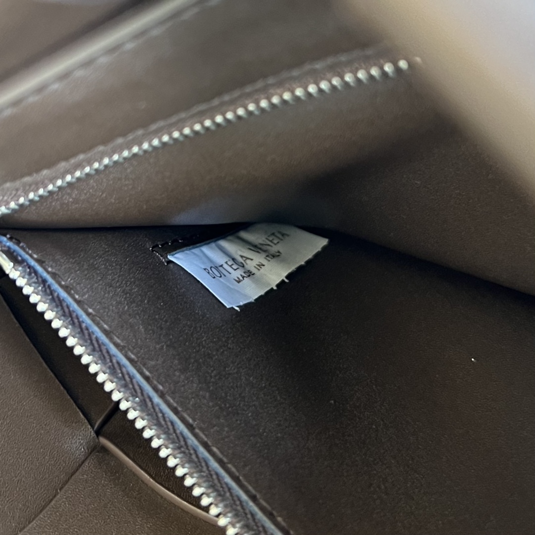 bo*te*ga Ve*ne*ta cassette bag