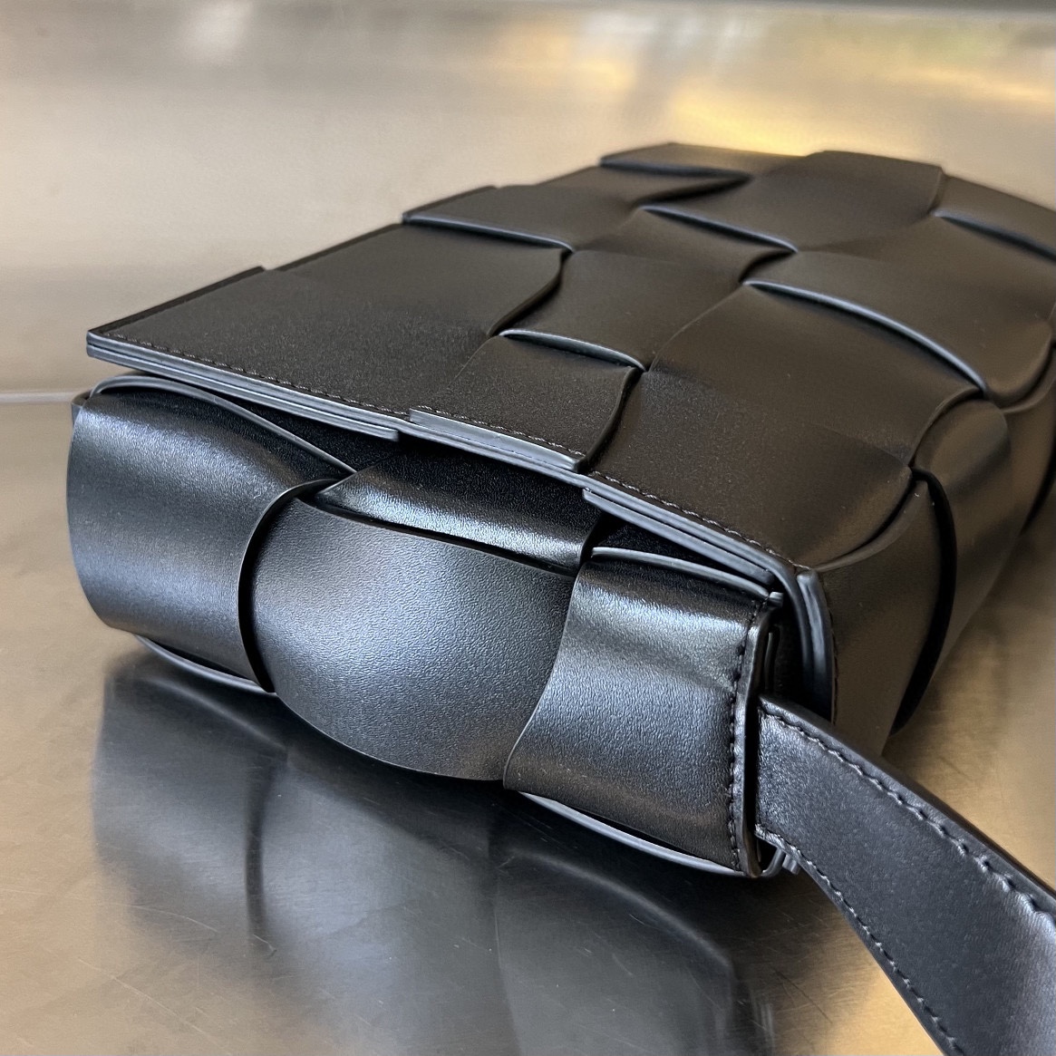 bo*te*ga Ve*ne*ta cassette bag