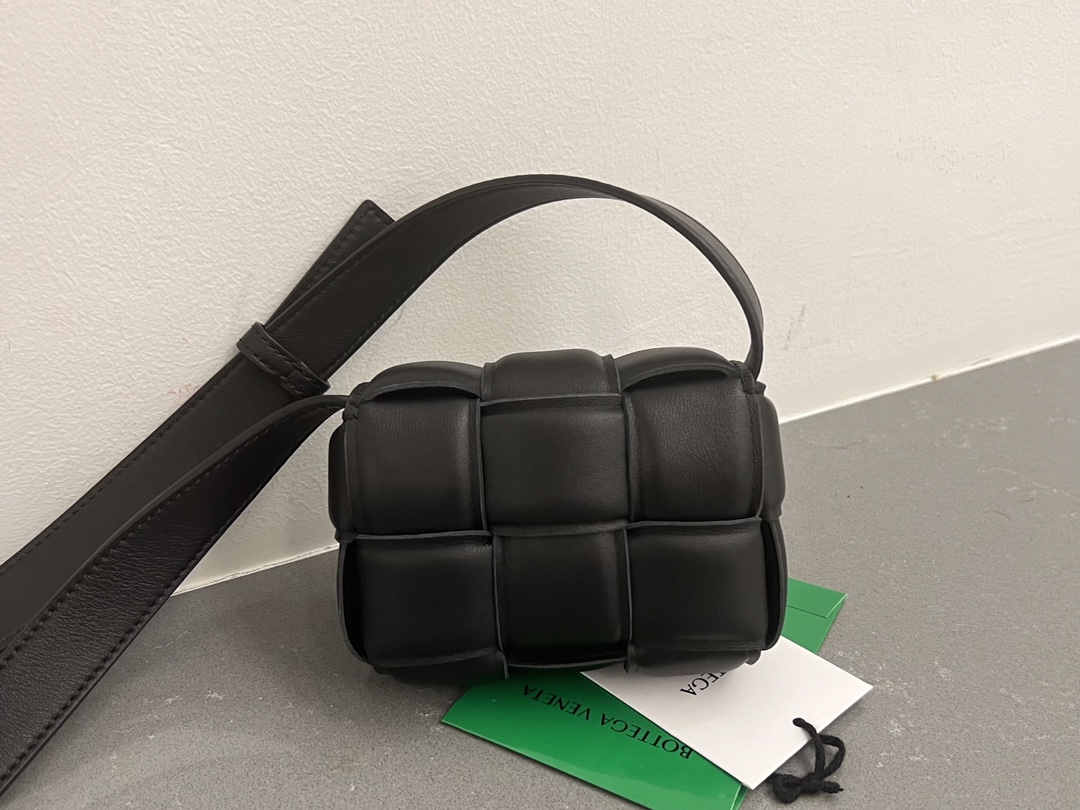 bo*te*ga Ve*ne*ta padded candy cassette