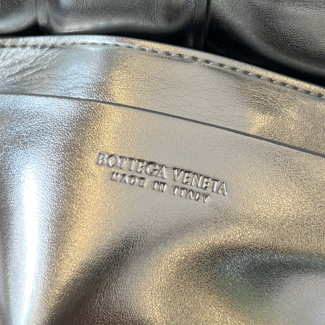 bottga Ve*ne*ta mini cassette bag