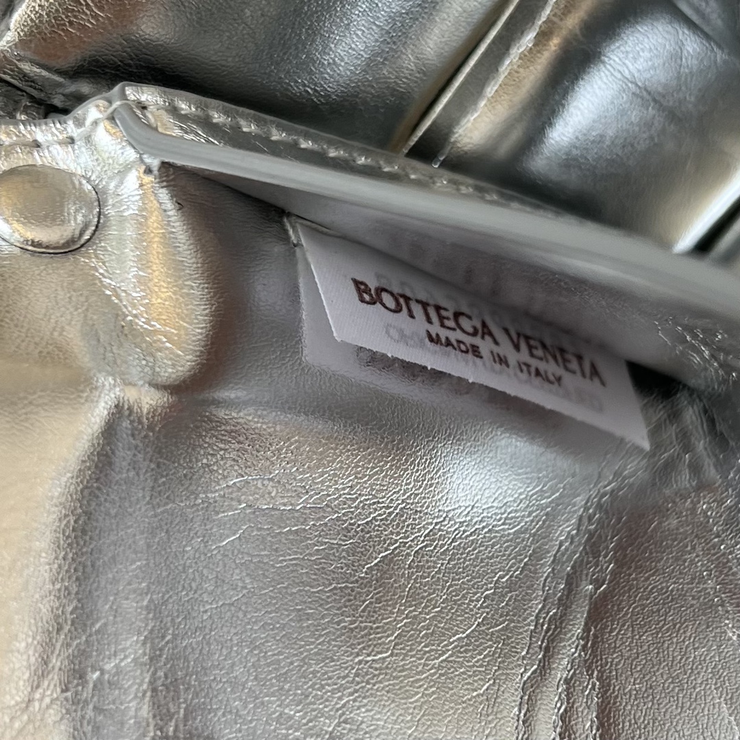 bottga Ve*ne*ta mini cassette bag