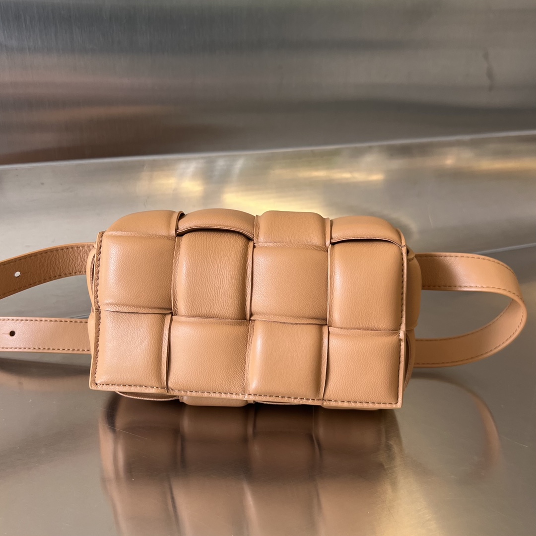 bottga Ve*ne*ta mini cassette bag
