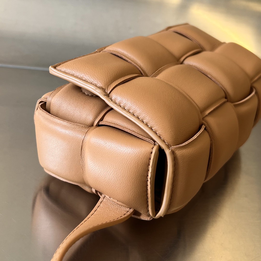 bottga Ve*ne*ta mini cassette bag