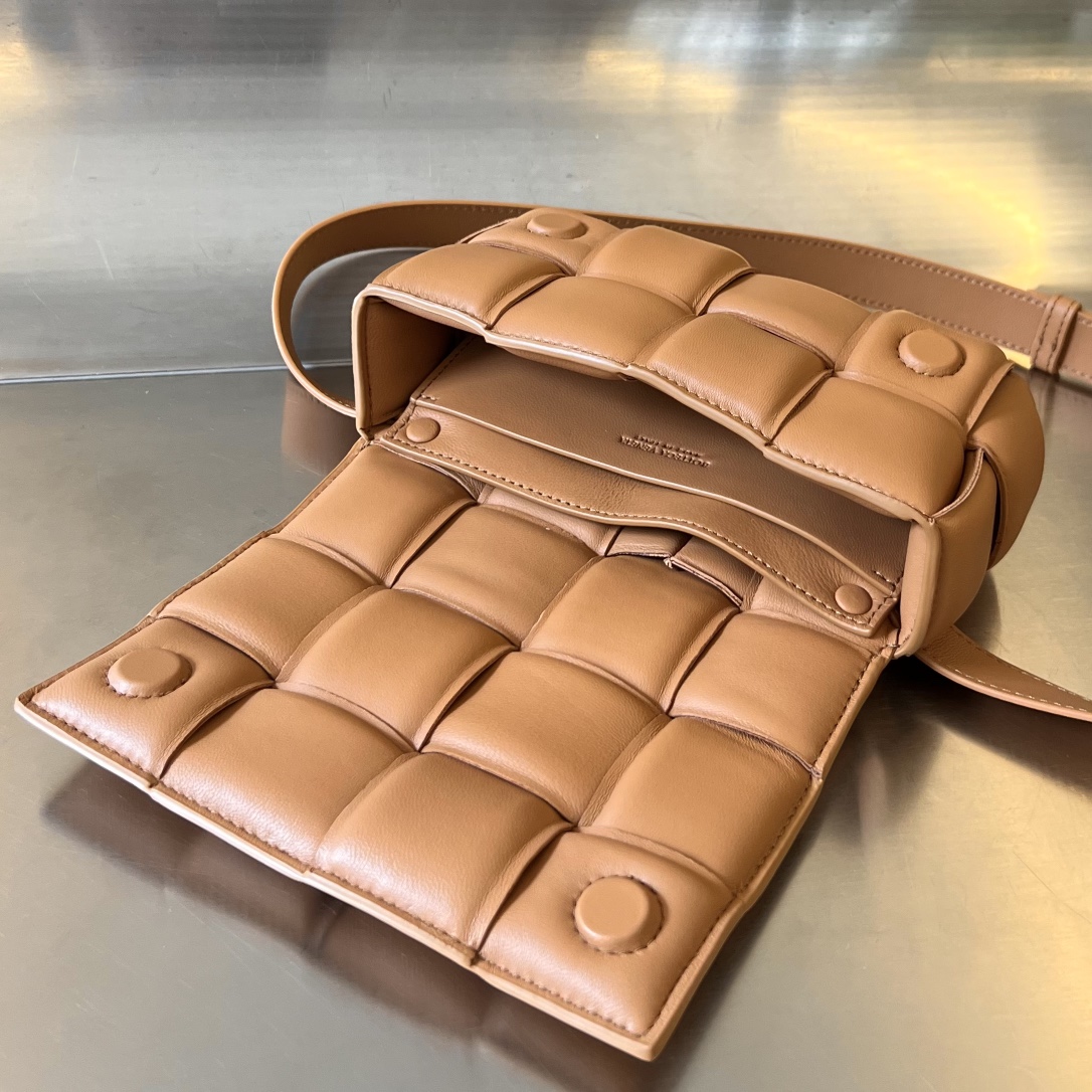 bottga Ve*ne*ta mini cassette bag