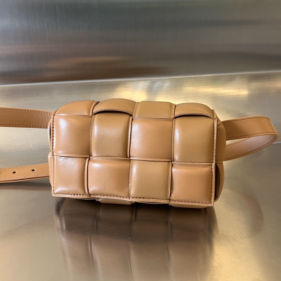 bottga Ve*ne*ta mini cassette bag
