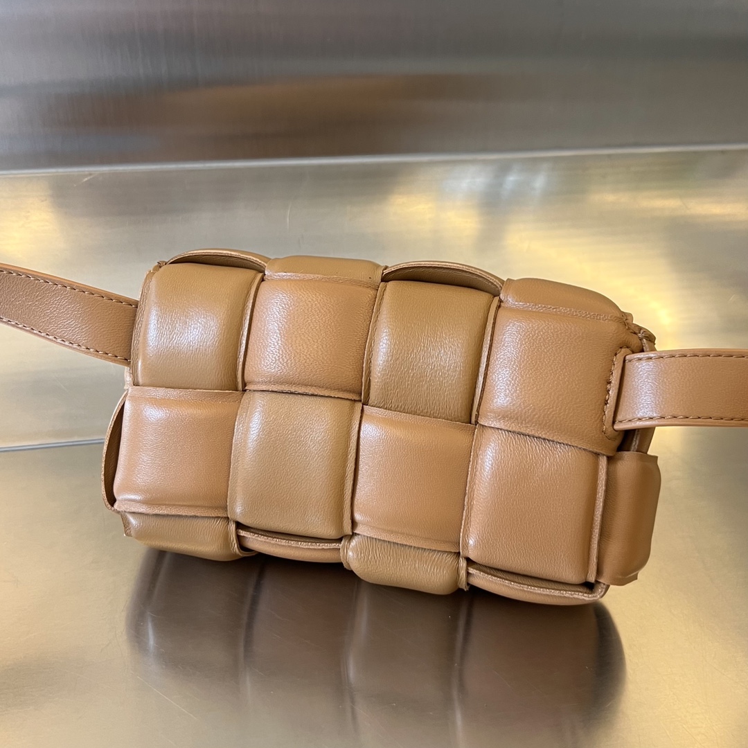 bottga Ve*ne*ta mini cassette bag