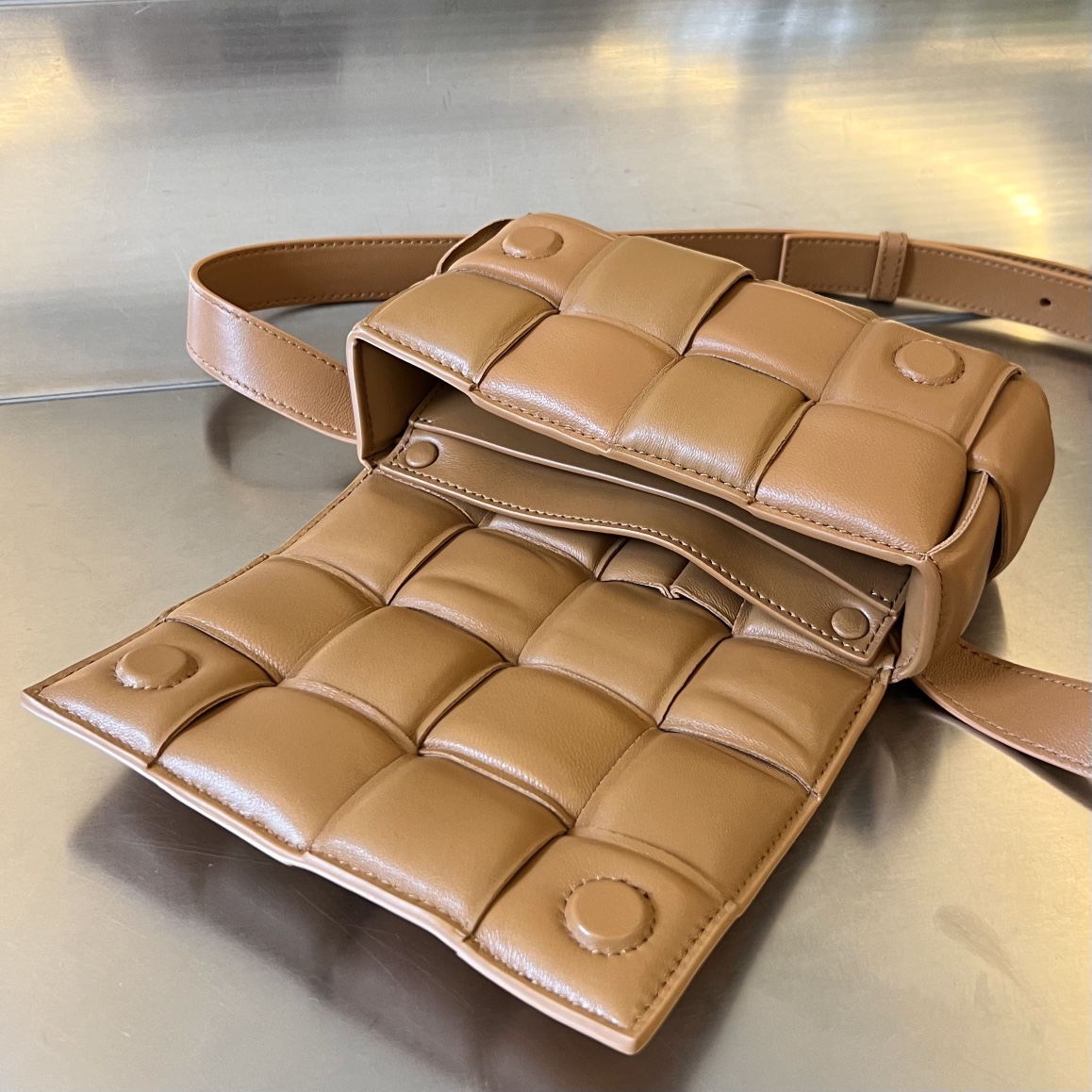 bottga Ve*ne*ta mini cassette bag