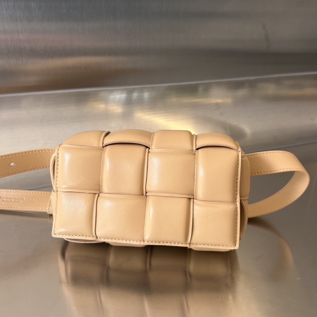 bottga Ve*ne*ta mini cassette bag