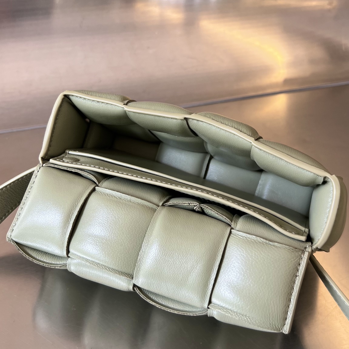 bottga Ve*ne*ta mini cassette bag