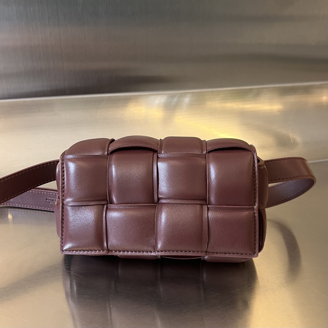 bottga Ve*ne*ta mini cassette bag
