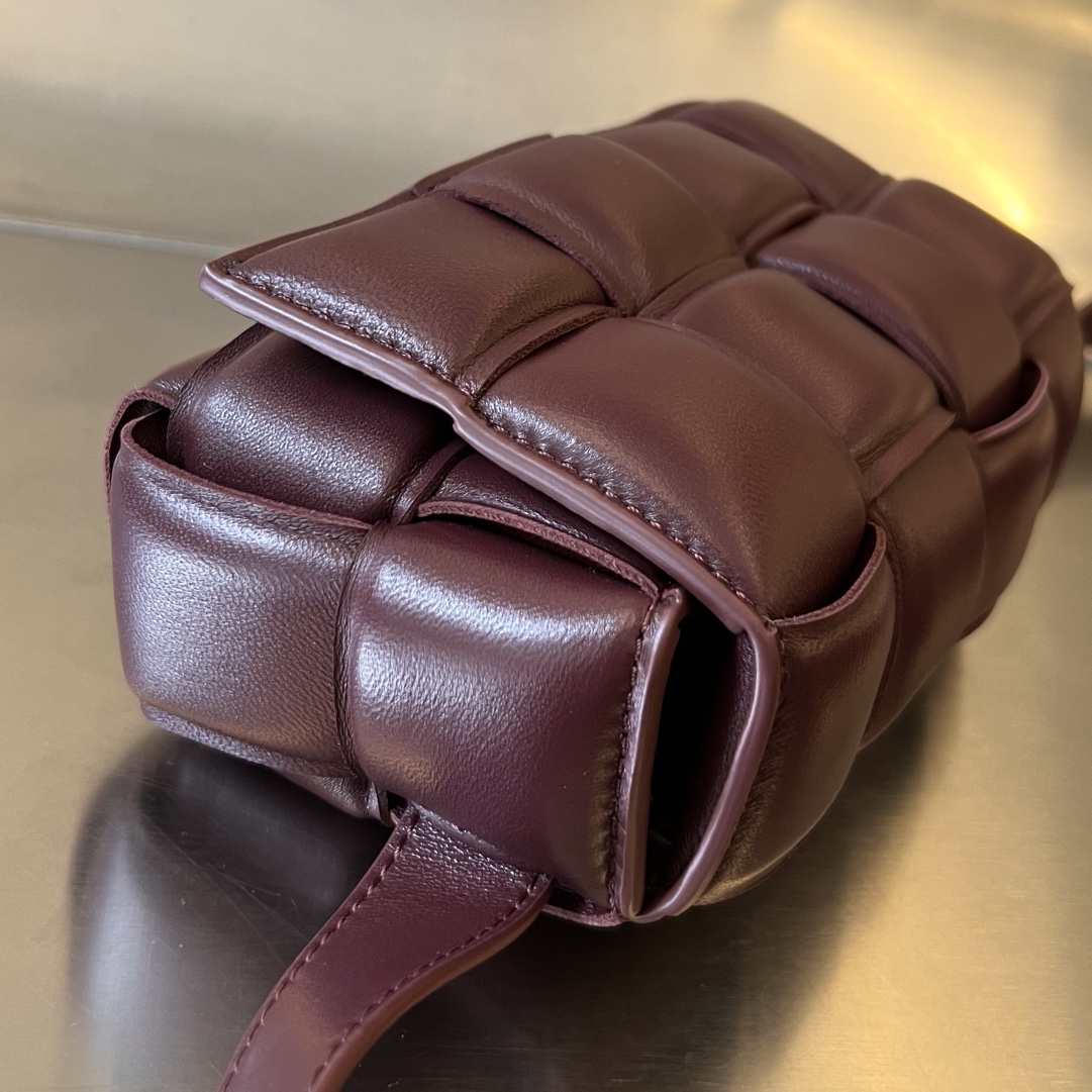 bottga Ve*ne*ta mini cassette bag