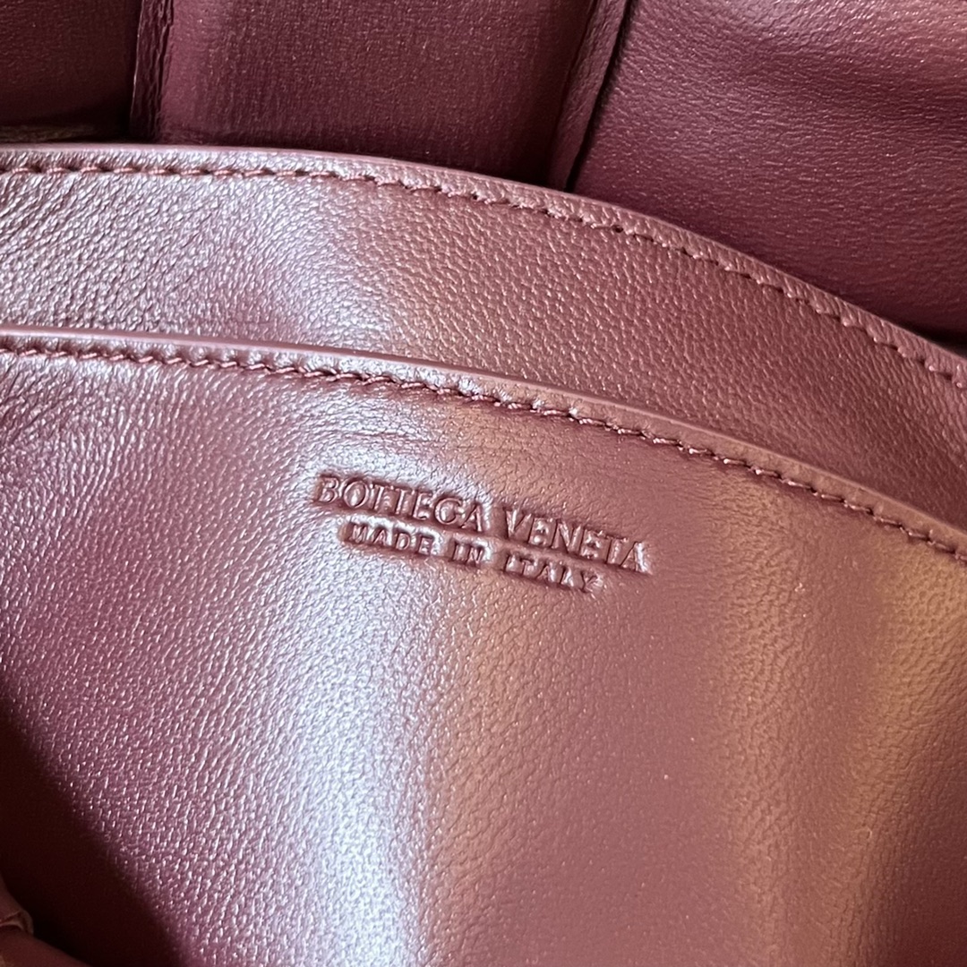 bottga Ve*ne*ta mini cassette bag