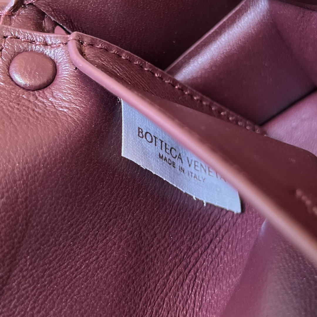 bottga Ve*ne*ta mini cassette bag