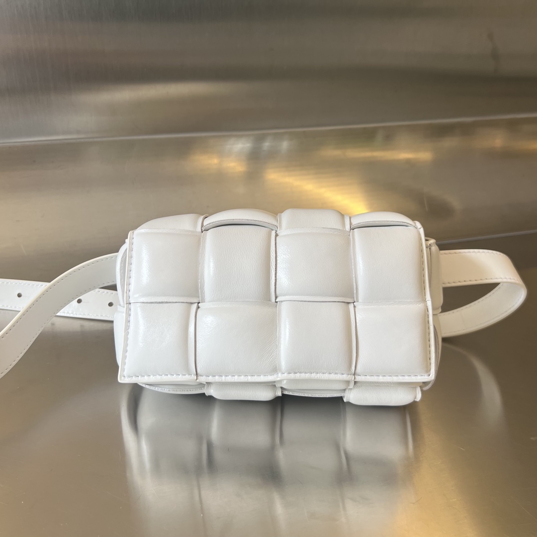 bottga Ve*ne*ta mini cassette bag