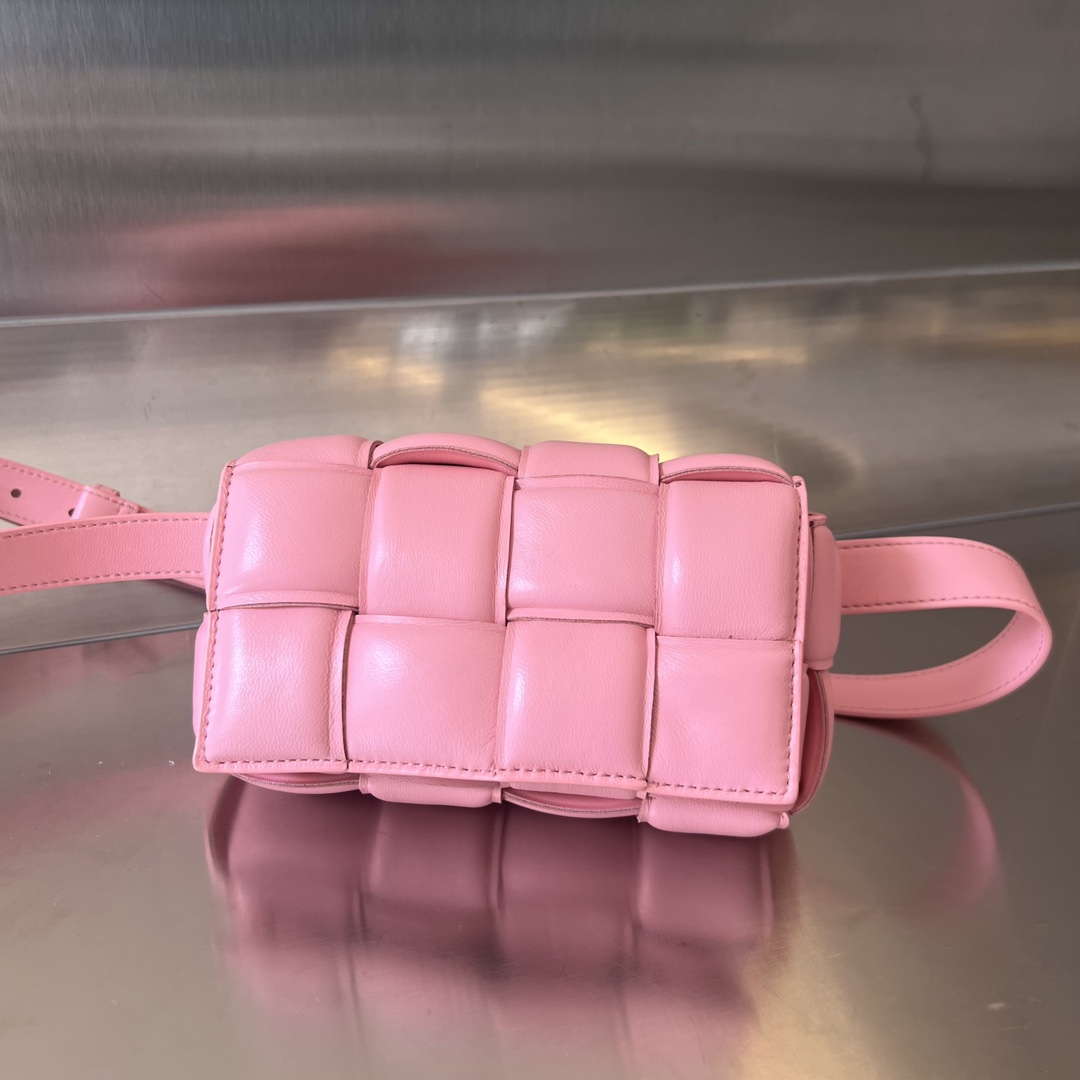 bottga Ve*ne*ta mini cassette bag